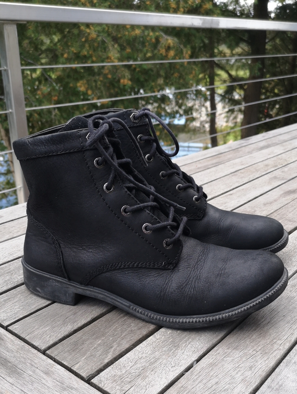 Kodiak black leather laced ankle boots
